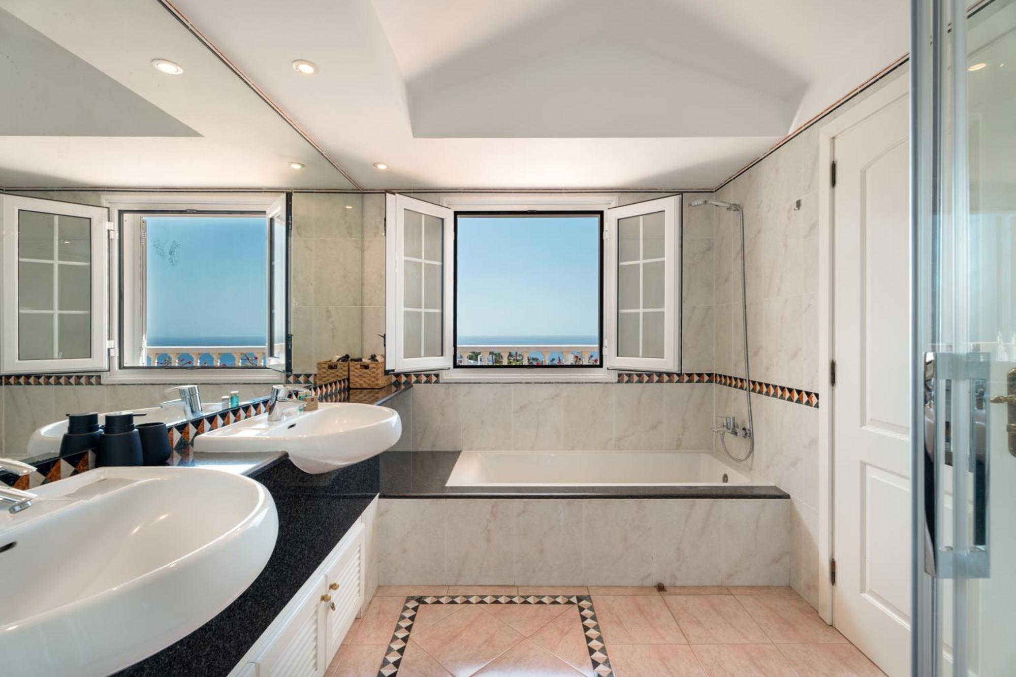 Villa Marbella-Private Heated Pool And Breathtaking View Costa Adeje  Extérieur photo